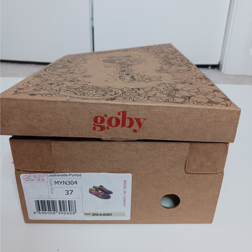 Goby Geometric Print Slip-On Sneakers NWT Size 7 - Picture 6 of 8